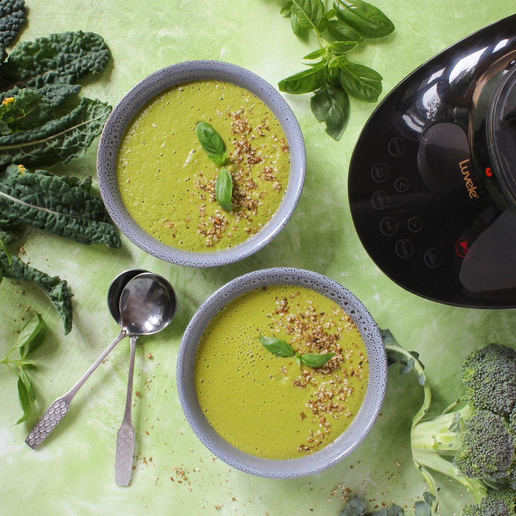 Vitales Gemüse: Brokkoli- & Grünkohlsuppe aus dem Mixer