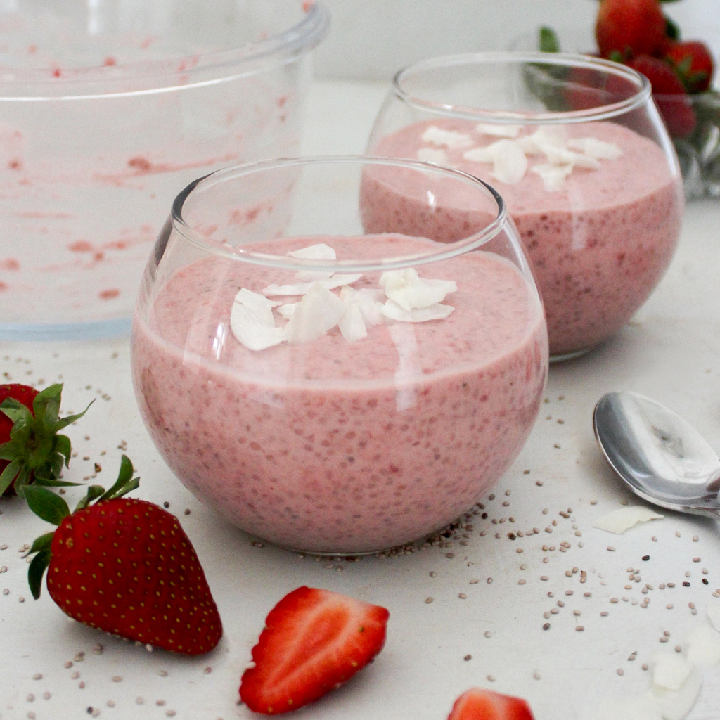 Cremiger Erdbeer-Joghurt-Chiapudding (Paleo & Vegan)